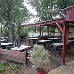 L Escale De Larcher Camping Saint-Aubin-de-Nabirat