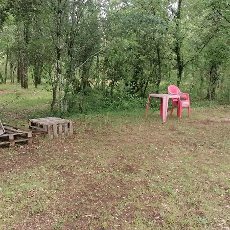 Kamp alanı N4 Emplacement Camping Saint-Aubin-de-Nabirat