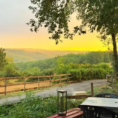Kamp alanı N4 Emplacement Camping Saint-Aubin-de-Nabirat